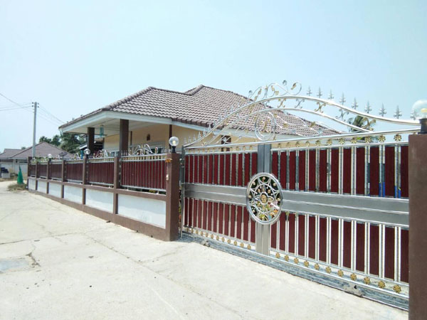ผลงานประตูรั้วสแตนเลส 304 สีเงิน