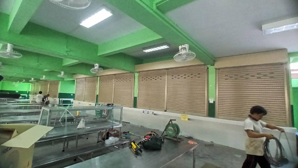 ผลงานประตูม้วนสแตนเลสสำหรับโรงงาน